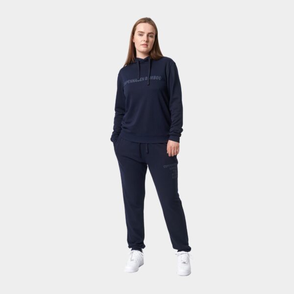 Bambus hoodie joggingsæt i navyblå med logo til damer fra Copenhagen Bamboo, XXL